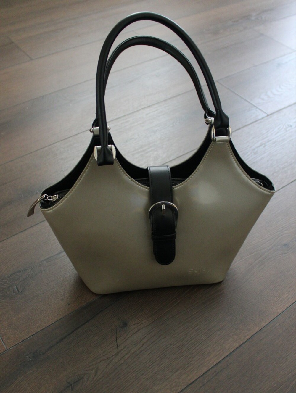 Beijo Women's Two-Tone Tote Bag in Light Sliver and Black - Picture 5 of 11